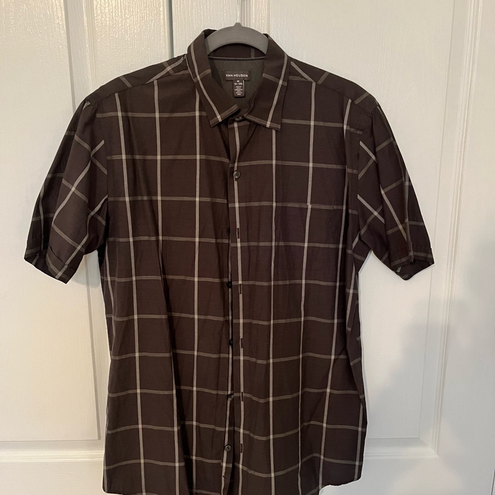 Van Huesen, short sleep button down, size medium, great condition $14
